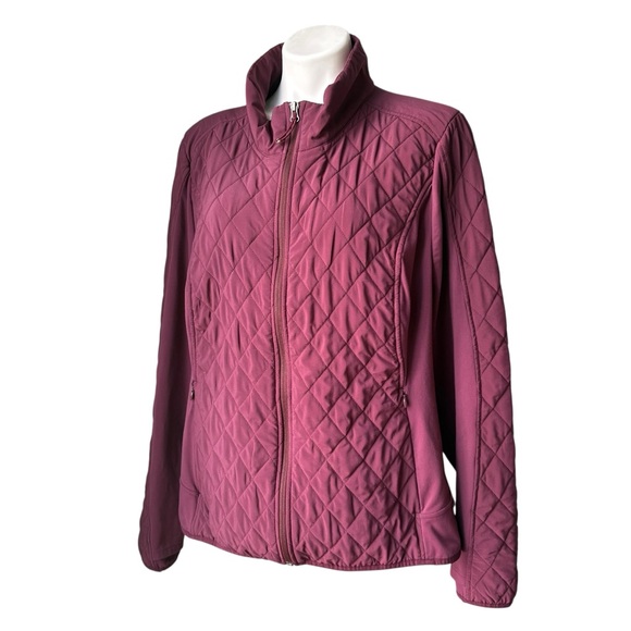 Athleta Upside Quilted Jacket in Chianti - Picture 6 of 16